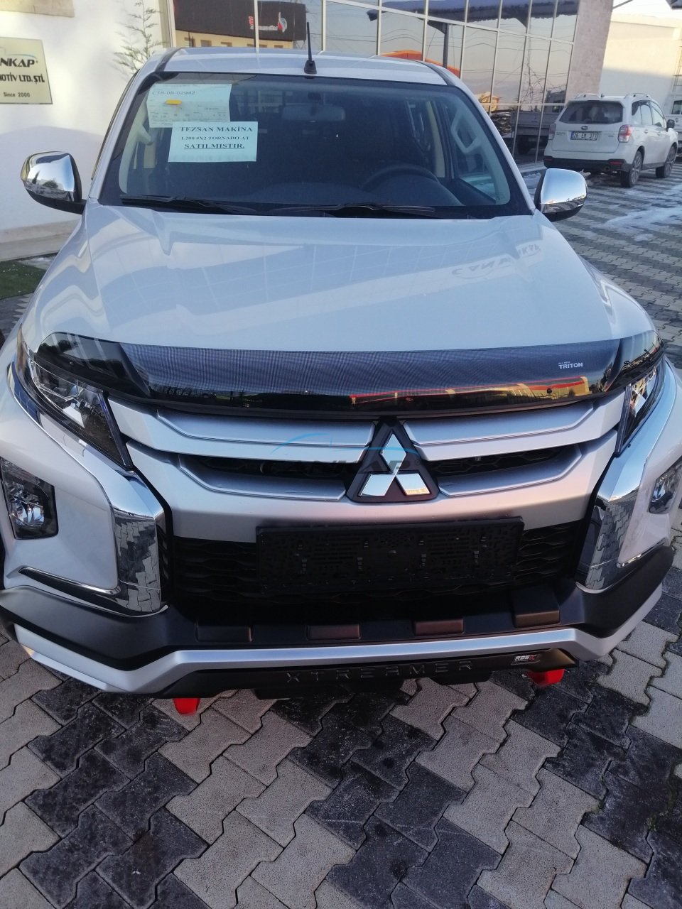 Mitsubishi L200 Kaput Rüzgarlığı