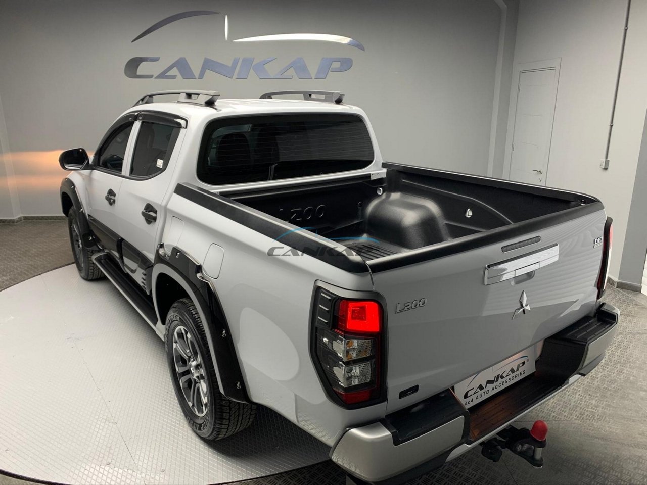 Kasa Havuzu, Kenarsız, Mitsubishi L200